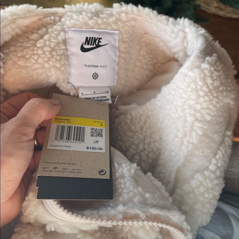 Nike Women's Loose High-Pile Jacket - Picture 3 of 3